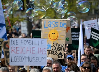 Tausende Menschen demonstrieren für mehr Tempo bei der Energiewende