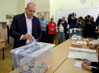 Prognose: Bündnis von prorussischem Ex-Präsidenten Radew bei Wahl in Bulgarien klar vorn