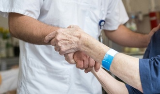 Deutscher Pflegerat kritisiert Kürzungspläne Warkens scharf