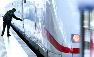 Umfrage: Auto gewinnt an Beliebtheit - Jeder Dritte meidet Bahnfahrten