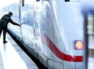 Umfrage: Auto gewinnt an Beliebtheit - Jeder Dritte meidet Bahnfahrten