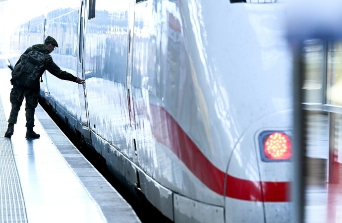 Umfrage: Auto gewinnt an Beliebtheit - Jeder Dritte meidet Bahnfahrten