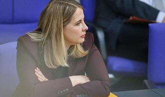 Bericht: Prien und Hubertz von Signal-Attacke betroffen