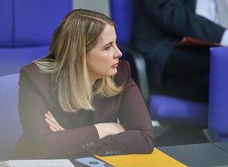 Bericht: Prien und Hubertz von Signal-Attacke betroffen