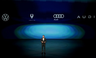 Konzernchef Blume: VW plant Einstieg ins Rüstungsgeschäft