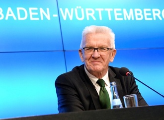 Erster Grünen-Ministerpräsident Kretschmann wird in Stuttgart verabschiedet