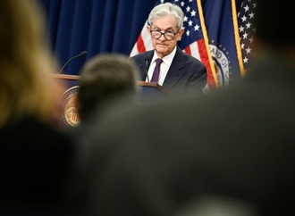 Trump greift Powell wegen dessen vorübergehenden Verbleibs bei der Fed an