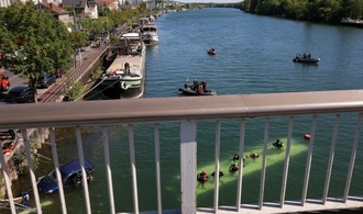 Bus stürzt nahe Paris in die Seine - Vier Insassen gerettet