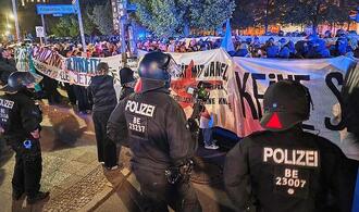 Rangeleien mit der Polizei zum Start der Walpurgisnacht in Berlin