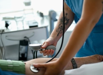 Bericht: Krankenstand Anfang 2026 leicht zurückgegangen