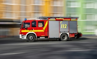Kopf steckt in Toilettensitz fest - Feuerwehr befreit Dreijährige