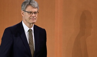 Verkehrsminister Schnieder verteidigt Tankrabatt - Absage an Tempolimit