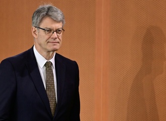 Verkehrsminister Schnieder verteidigt Tankrabatt - Absage an Tempolimit