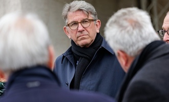 Kulturstaatsminister Weimer verteidigt Entscheidung bei Buchhandlungspreis