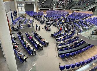 Grüne und CDU fordern Aussetzen der Diätenerhöhung