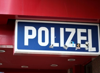 Faustschläge in Gesicht von Gefesseltem: 15.000 Euro Geldstrafe für Polizist