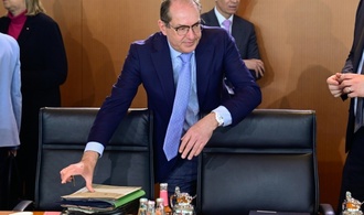 Trotz AfD-Umfragehoch: Bundesinnenminister Dobrindt verteidigt ''Migrationswende''