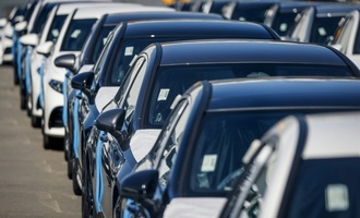 Zulassungen von E-Autos legen im April weiter stark zu