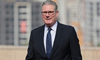 Starmer gerät nach Labour-Wahldebakel in Großbritannien immer stärker unter Druck