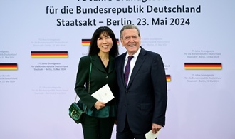 Putin für Altkanzler Schröder als Vermittler: Geteiltes Echo bei Parteien