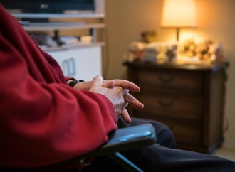 Studie verweist auf hohe Belastung für pflegende Angehörige