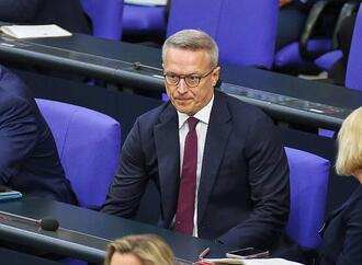 Wildberger räumt Fehler bei 1.000-Euro-Prämie ein