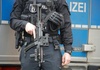 Nach Schüssen und Erpressungsversuchen: Großrazzia mit 570 Polizisten in Berlin