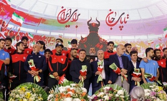 Zeremonie für Irans Fußballer in Teheran knapp einen Monat vor WM-Beginn