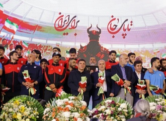 Zeremonie für Irans Fußballer in Teheran knapp einen Monat vor WM-Beginn