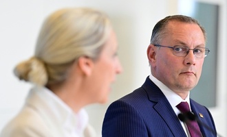 AfD-Chef Chrupalla wirft französischem Rechtspopulisten Bardella Anbiederung an Merz vor
