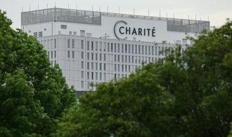 Familie von US-Arzt mit Ebola wird ebenfalls in Berliner Charité gebracht