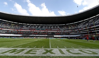 Aktivisten bringen rund um WM-Stadion in Mexiko Porträts von Verschwundenen an