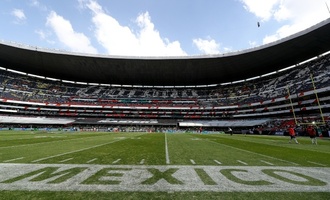 Aktivisten bringen rund um WM-Stadion in Mexiko Porträts von Verschwundenen an