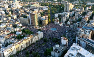 Massenprotest gegen Regierung in Serbien: Zehntausende demonstrieren in Belgrad