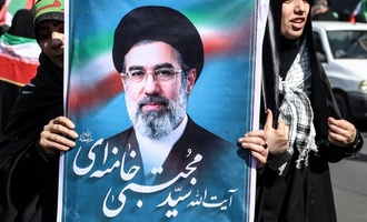 Iranische Regierung: Modschtaba Chamenei wurde bei Angriffen nur ''oberflächlich'' verletzt