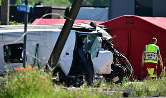 Zug kollidiert mit Schulbus in Belgien: Vier Todesopfer
