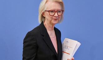 Schnitzer fordert stärkeren Fokus auf KI-Debatte