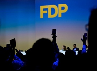 FDP-Parteitag debattiert über ''Brandmauer'' - Kritik an Kubickis Haltung