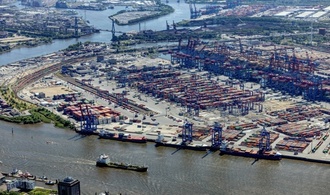 Unfall auf Schiff in Hamburger Hafen: Mann stirbt bei Kranreparatur