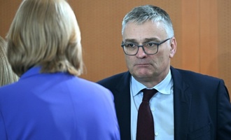 Bafög-Streit: Merz sieht Erhöhung unter Finanzierungsvorbehalt - SPD nicht