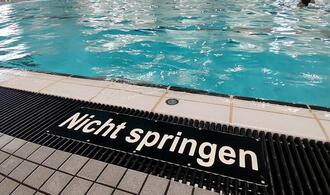 Schwimmmeister fordern bundesweite Bronze-Pflicht in Freibädern