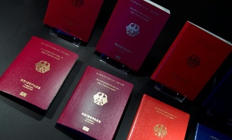 Zahl der Einbürgerungen 2025 auf neuen Höchststand gestiegen