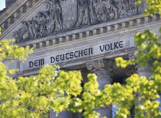 Bilger lehnt Streichung der Sommerpause ab