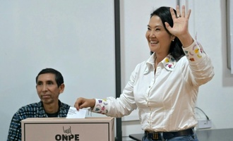 Nachwahlbefragungen: Fujimori bei Stichwahl um Präsidentenamt in Peru knapp vorn