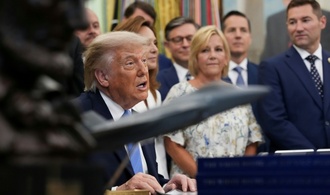 Trump sagt Angriffe auf Iran ab und deutet Verhandlungserfolg an - Iran dementiert
