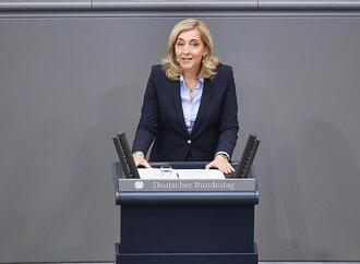 Warken will Sozialbeiträge langfristig senken