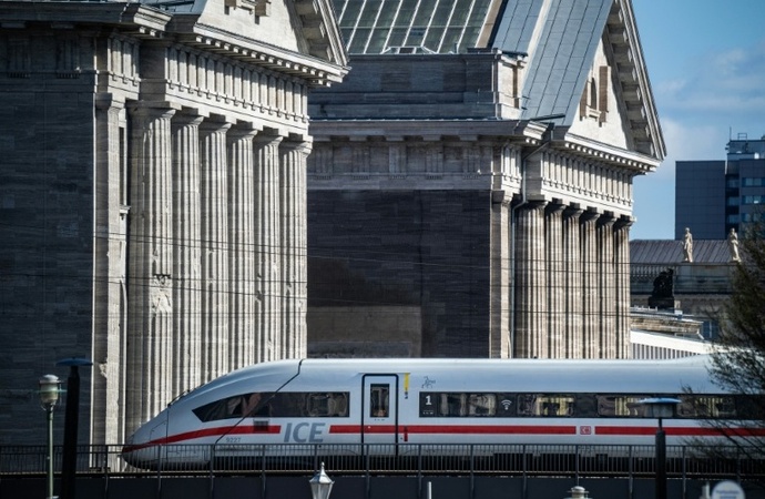 Generalsanierung beendet: Bahnstrecke zwischen Berlin und Hamburg in Betrieb