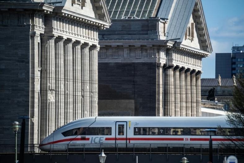 Generalsanierung beendet: Bahnstrecke zwischen Berlin und Hamburg in Betrieb