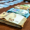 Geldwäscheverdacht: Grenzfahnder finden 850.000 Euro Bargeld in Kofferraum