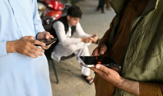 Beamte: Taliban verhängen Smartphone-Verbot für Regierungsmitarbeiter